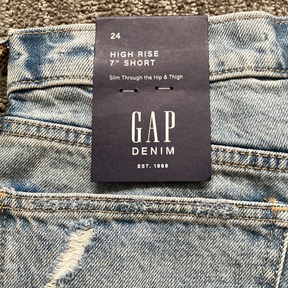 GAP Washwell High Rise 7" Denim Shorts Distressed - Picture 7 of 12